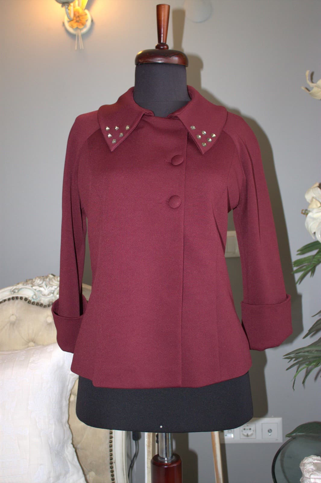 Bordo taş süslemeli yakalı kısa vintage ceket