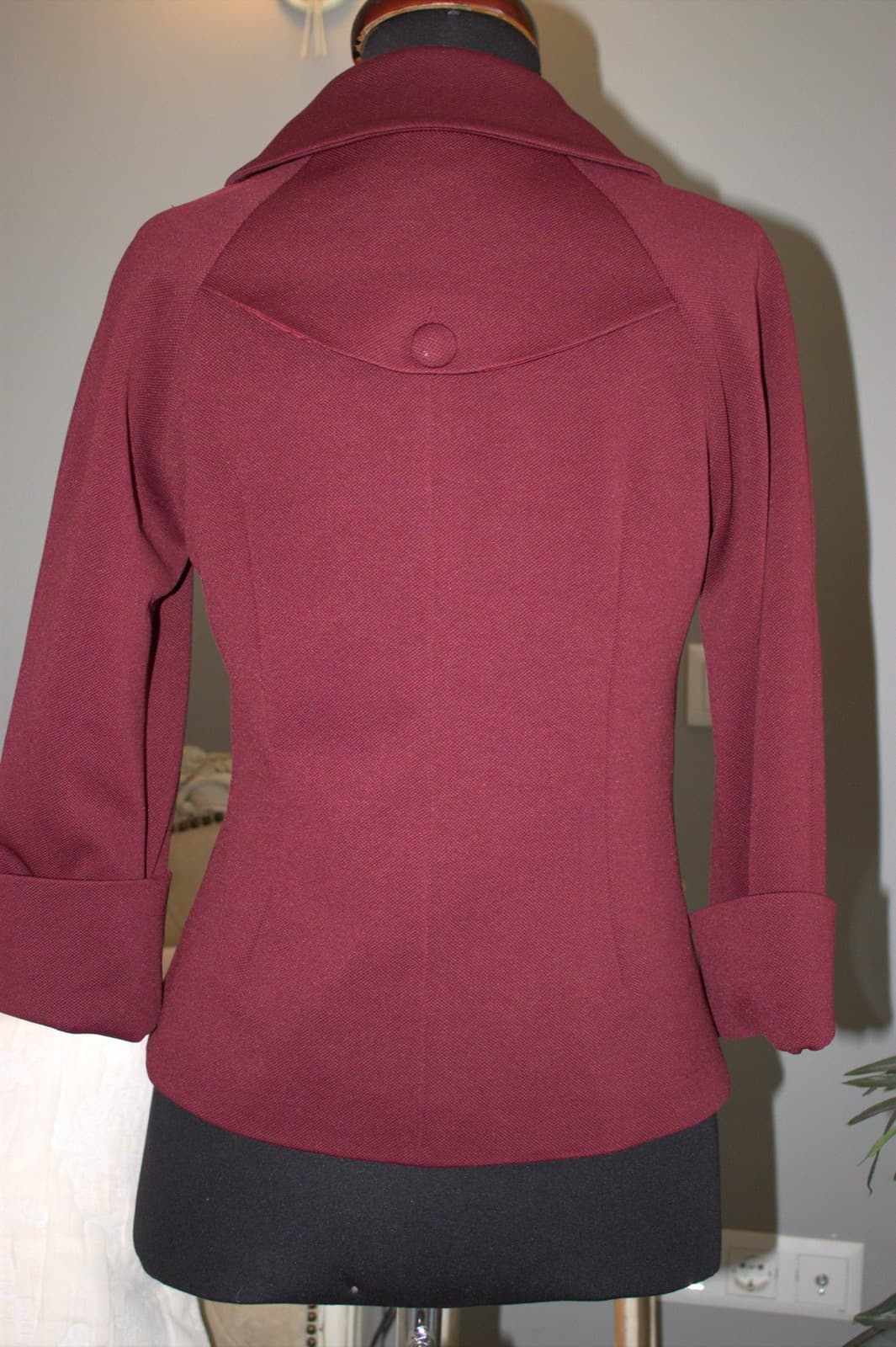 Bordo taş süslemeli yakalı kısa vintage ceket